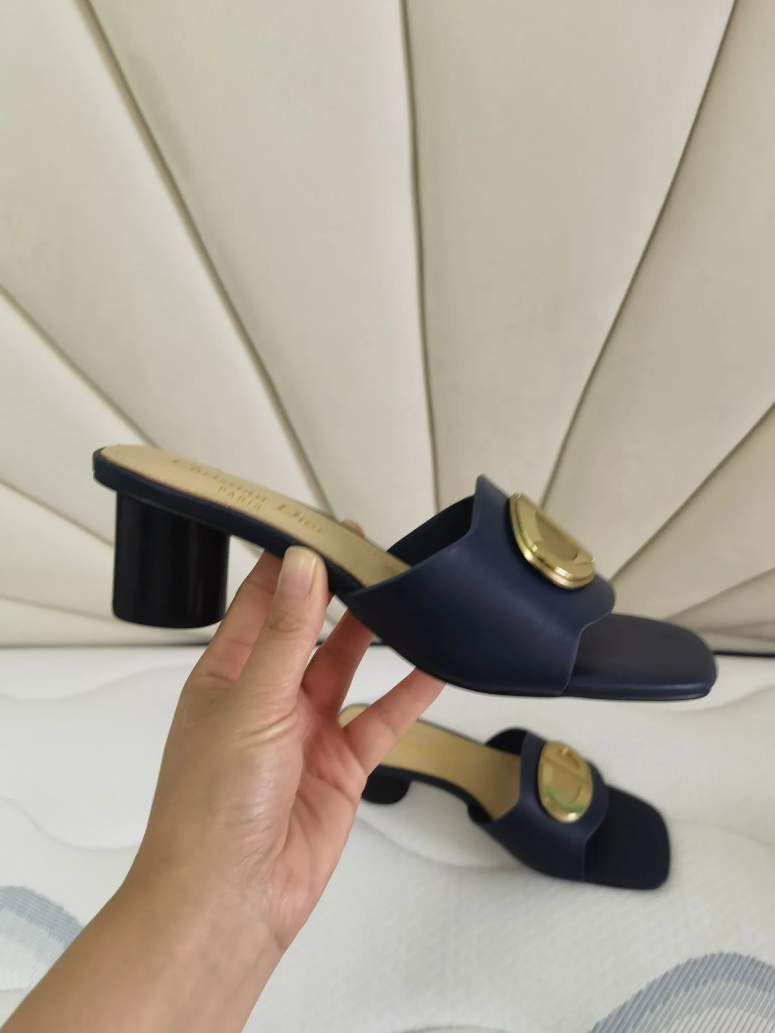 👟👟Ex-factory price 340👟👟 Genuine leather sole +40 Dior 2024 summer catwalk model shipped, heel height 6 cm, four colors available, black, white, apricot, blue, size 35-43